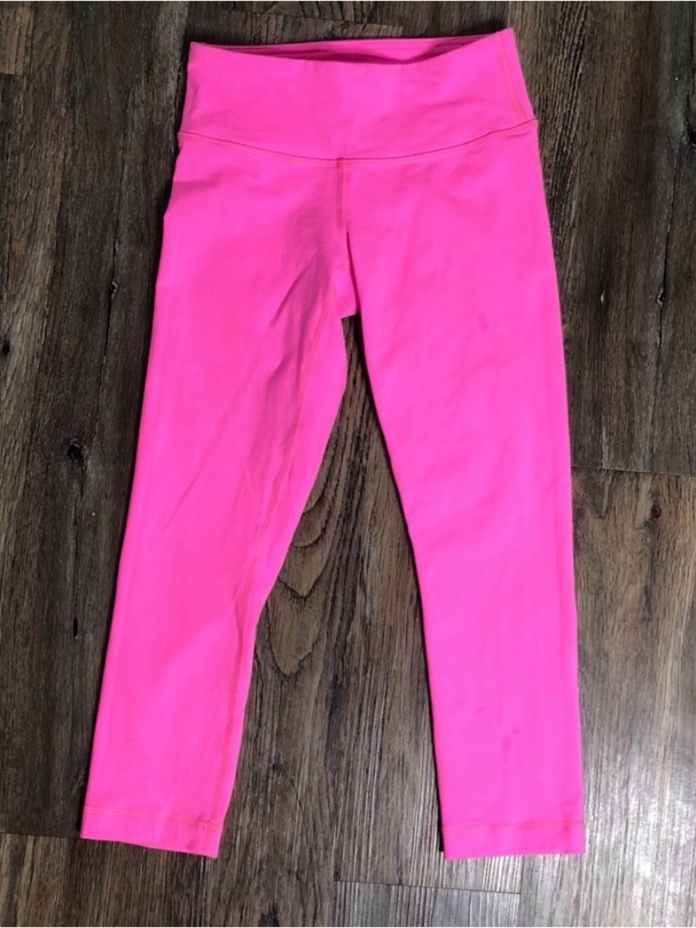 Rare Lululemon Wunder Under Capris in Sonic Pink